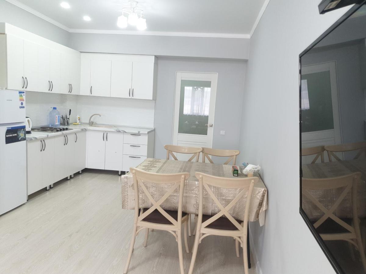 Центр Арбат Уютные Апартаменты В Новом Жк Almaty Exteriér fotografie